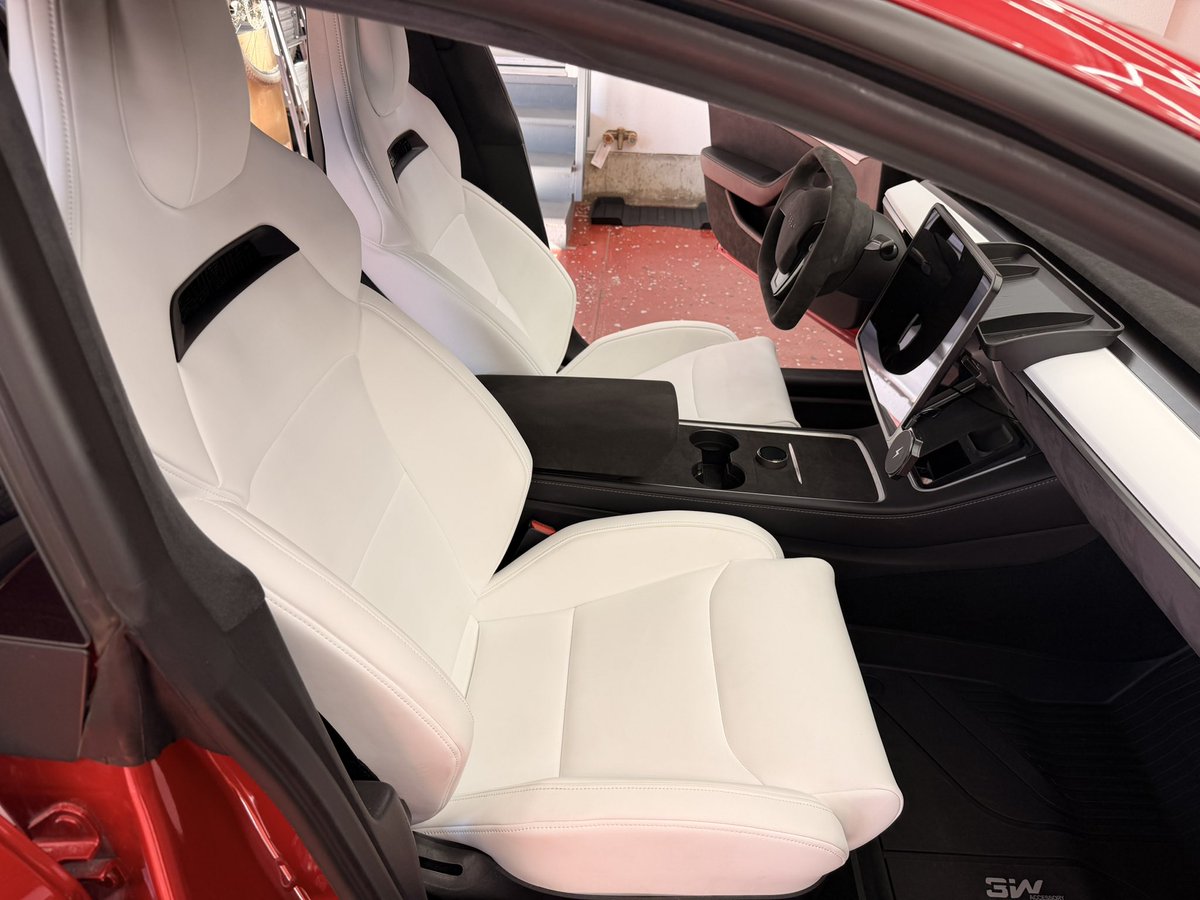 Dan from Spotted Model: Cars & Tech tweet media