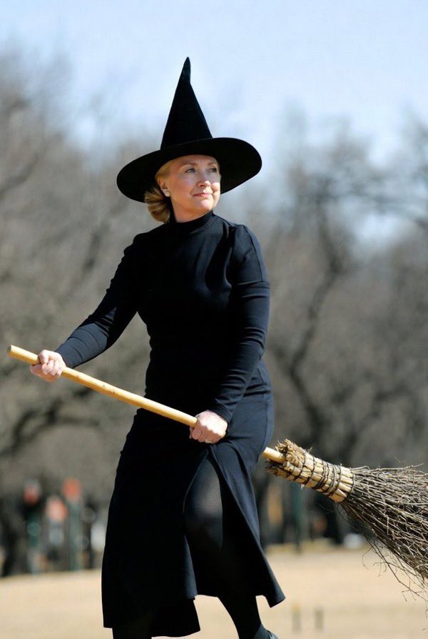 gracieback2's tweet image. Her broom name is?
🤣🤣