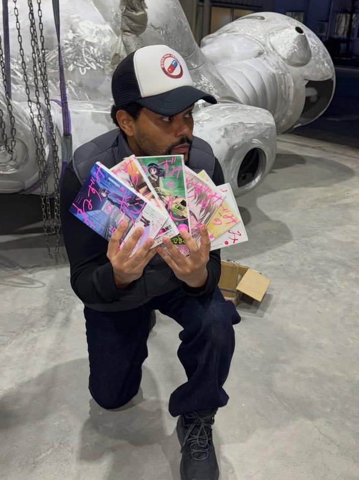 Kurrco's tweet photo. The Weeknd is featured on the cover of the latest 'Nezumi no Hatsukoi' manga volume 👀

He also wrote a recommendation for it:

"A vicious descent into violence and vulnerability, Nezumi’s First Love grips the throat and refuses mercy. Through carnage and despair, Riku Oseto clings to a fragile hope—where love cuts deeper than any blade. Beautiful, brutal, and unflinching, this dark romance is not for the faint of heart and leaves readers desperate for a happy ending."