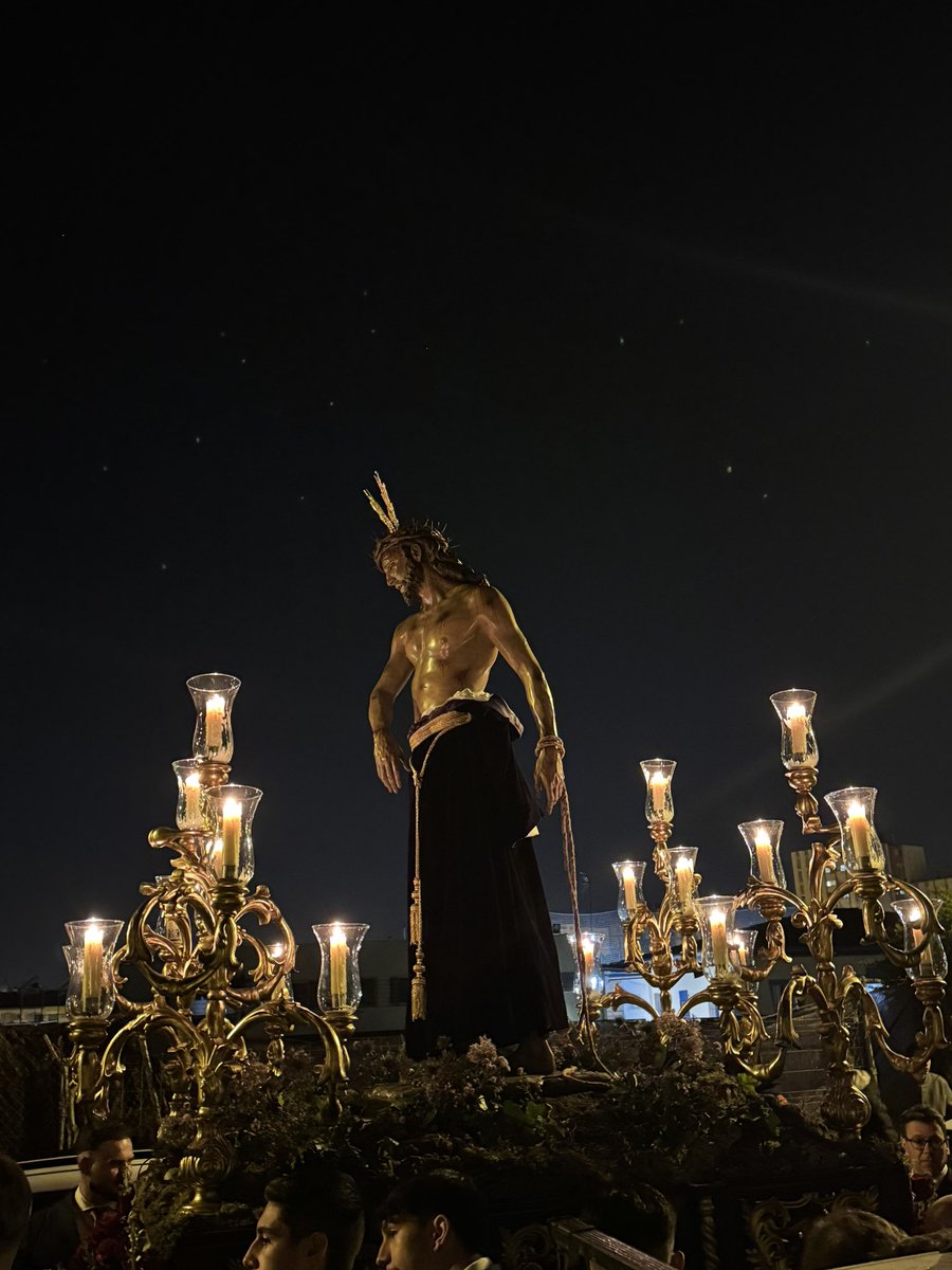 23:19h | El Señor de la Humildad por calle Sena.

#Bendición #HumildadBarbadillo