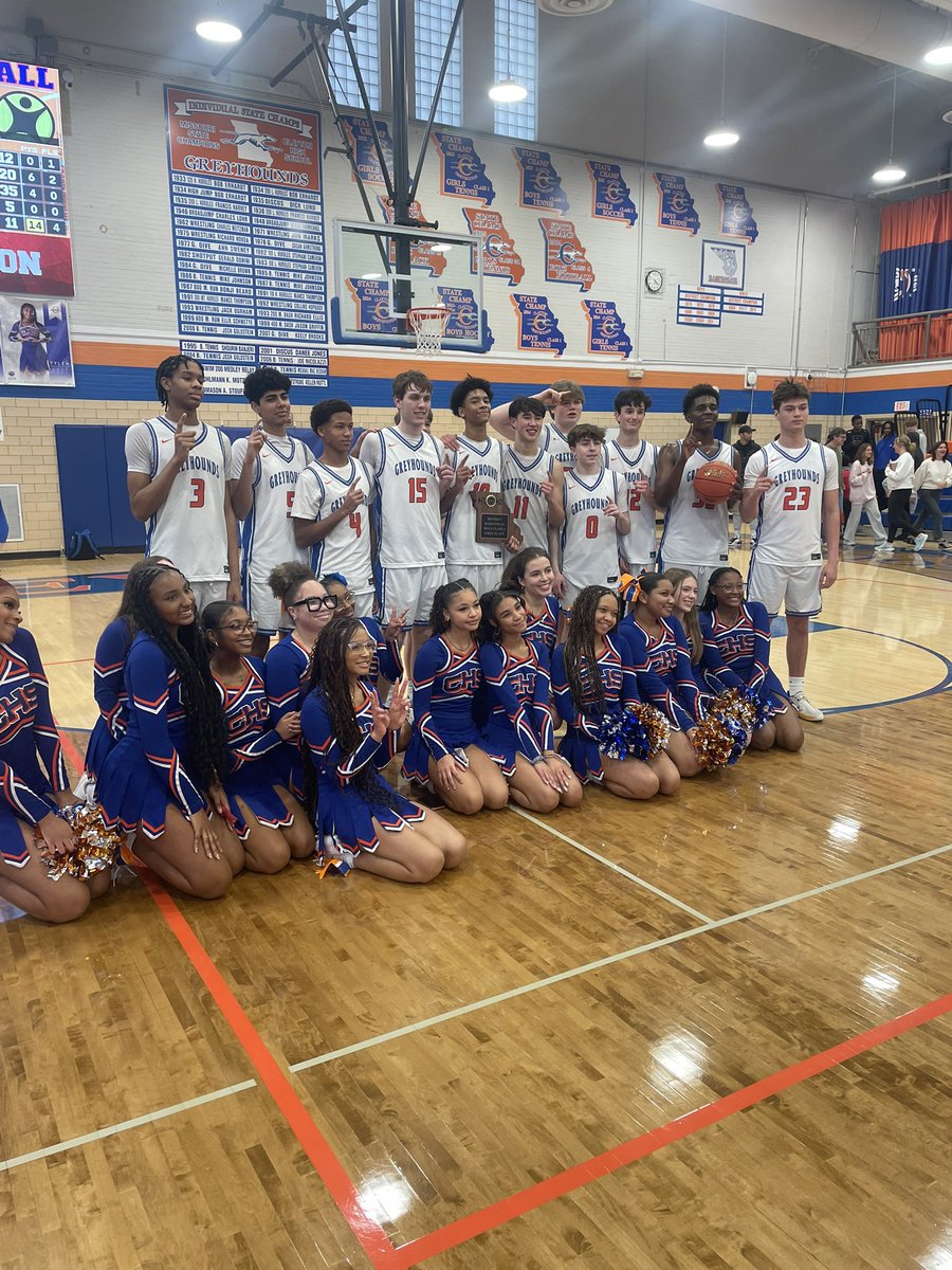 baucomvisions's tweet photo. FINAL: 

Clayton - 71
Borgia - 59

Clayton is your class 4 district 4 champs 🔥🔥

Sebastian Bolden (22) &amp; Damarion Verges (23) combine for 45 😳

@GSV_STL @CHSGreyhounds https://t.co/j7dPjMqvJA