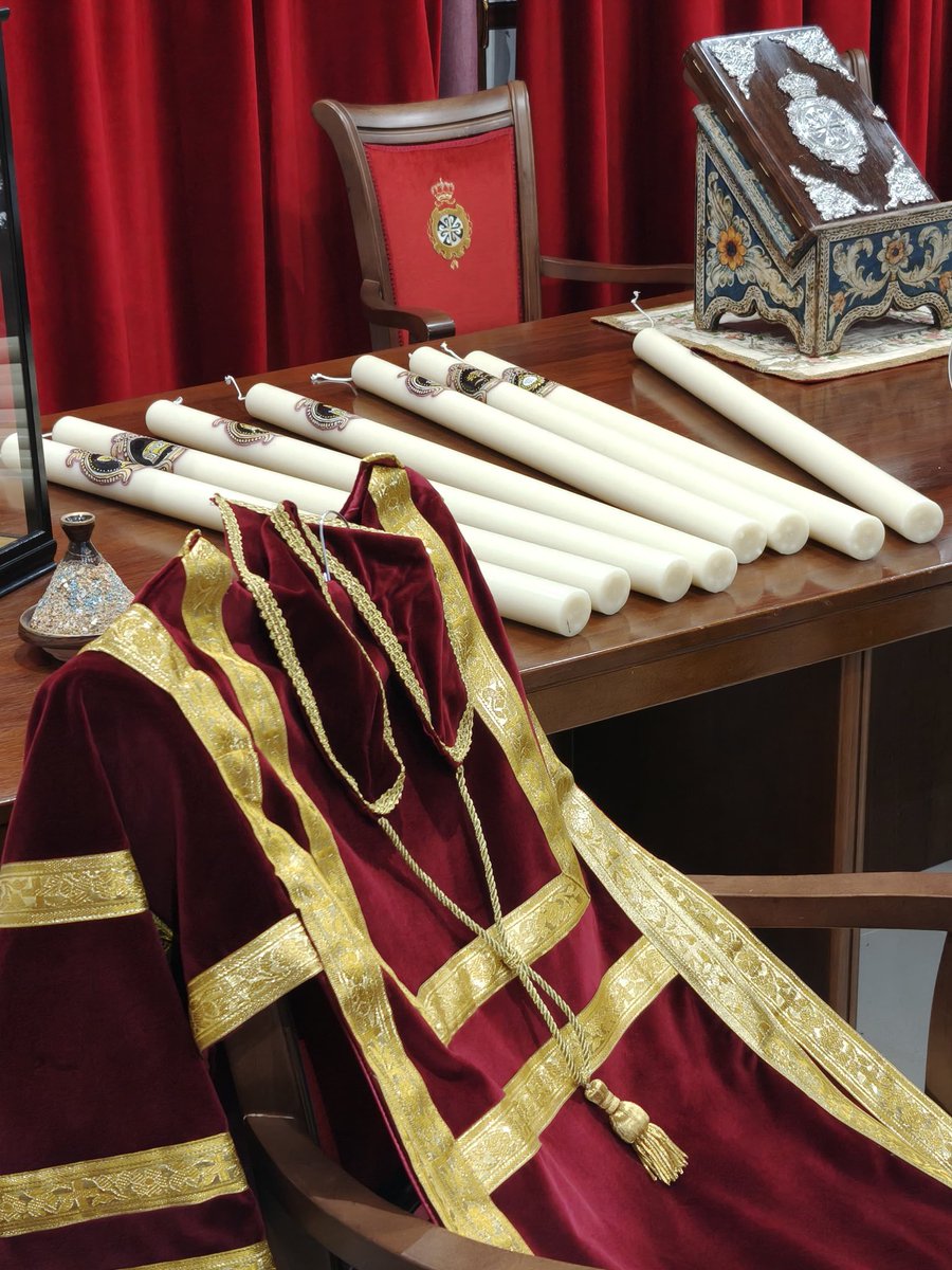 humildad_archi's tweet photo. Presentación y catequesis sobre los estrenos de la Cofradía Humildad para 2026: ciriales, dalmáticas y velas principales del trono de María Stma. de los Dolores. A cargo de nuestro Director Espiritual, Francisco, junto a Blas, pintor, y Juan Emilio Luque, albacea. 
#CofradíasMLG https://t.co/MlrzGXRm40