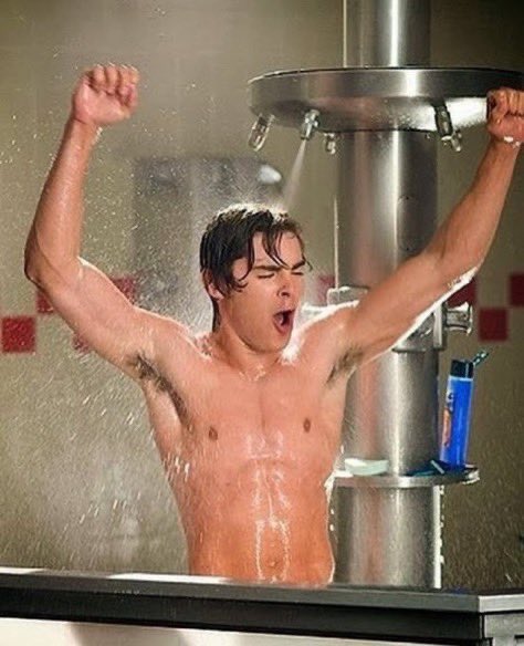 Gentsarchive's tweet photo. Zac Efron in a deleted ‘High school musical 3’ scene https://t.co/rSWAomTp3H