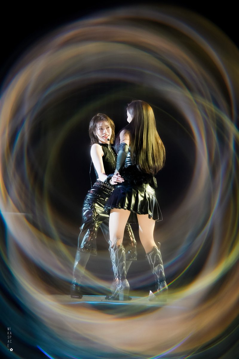 𝑀𝑖𝑘𝑎 tweet media