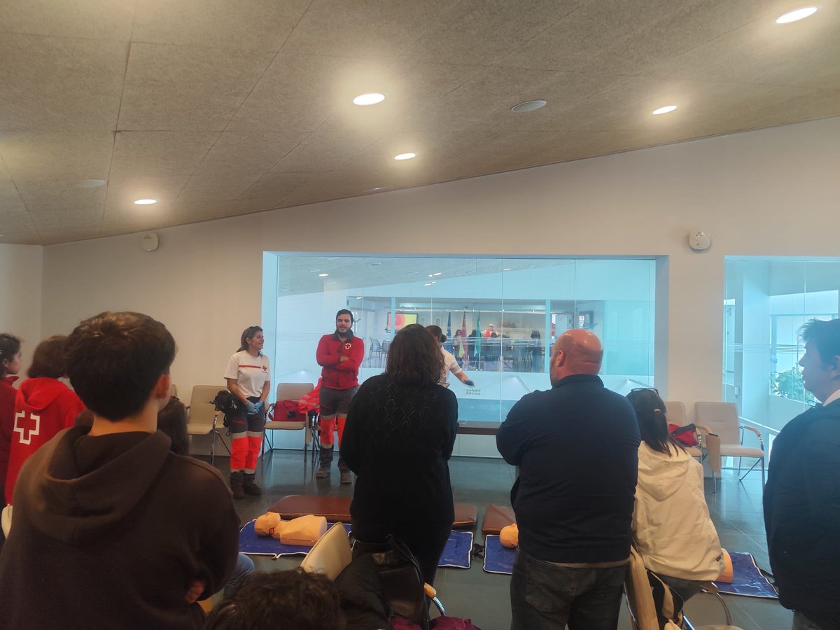 JuntaEx112's tweet image. 🚨 Hoy abrimos nuestras puertas para que conozcas de cerca cómo trabajamos en el #112Extremadura.

✅ Una jornada para descubrir la #coordinación y a las #personas que están detrás de cada llamada de #emergencia.

🙏 ¡Gracias a todos los que habéis venido a visitarnos! 👩‍🚒👮‍♂️🚑