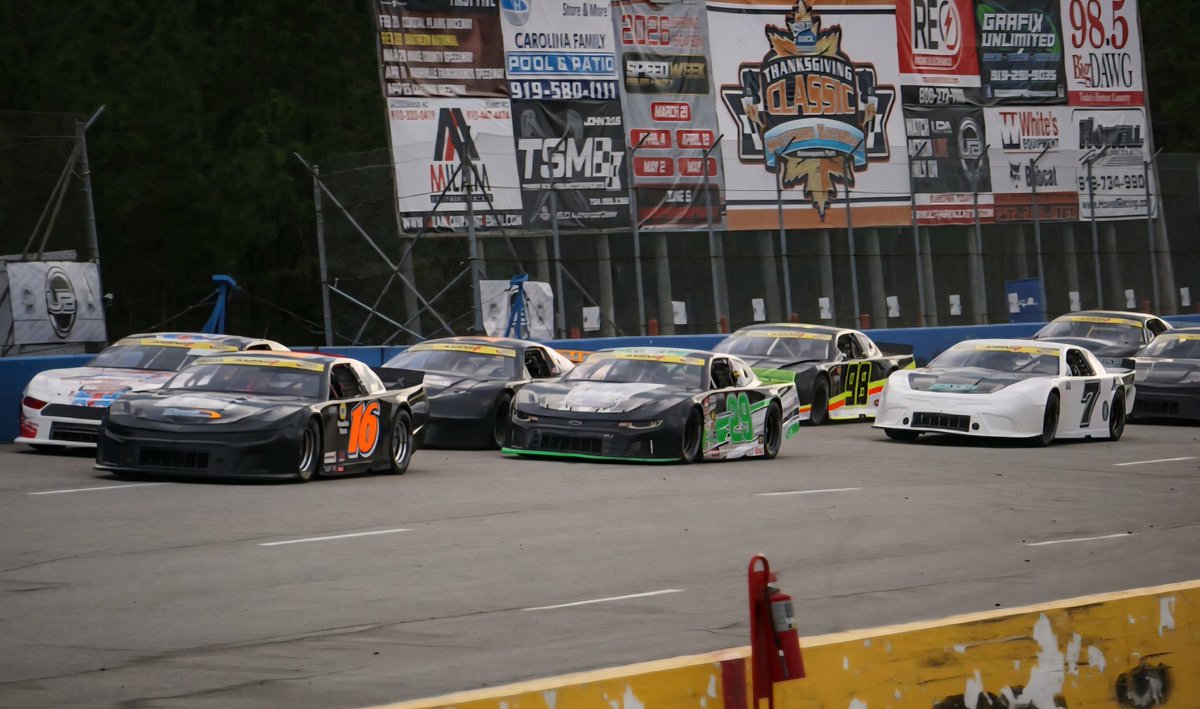 TheRealObie29's tweet image. Qualified P3 last night. Late in the race I got turned around racing for second. We received a good bit of damage. Gonna try our best to be back for the next one, but it is truly hard out here for a family team without sponsorship. #Grinding