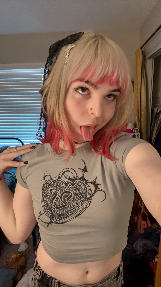 Charlotte :3 tweet media