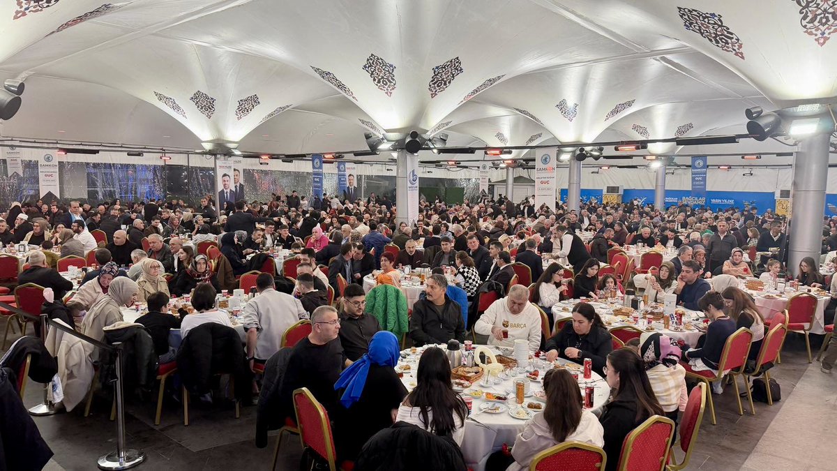 mustafacavusmhp's tweet photo. İstanbul’da, #SAMKON (Samsun Sivil Toplum Kuruluşları Konfederasyonu) tarafından düzenlenen iftar programında kıymetli hemşehrilerimizle bir araya geldik.

Ramazan’ın bereketini,kardeşliğini ve hemşehrilik hukukunu aynı sofrada paylaşmanın huzurunu yaşadık. Birliğimizi ve beraberliğimizi güçlendiren bu özel buluşmayı sağlayan konfederasyon başkanımız Sn. Hasan Kaya Aşçı ve kıymetli ekibine yürekten tebrik ve teşekkür ediyorum.

Rabbim bu mübarek ayda yapılan ibadetleri ve edilen duaları kabul eylesin 🇹🇷