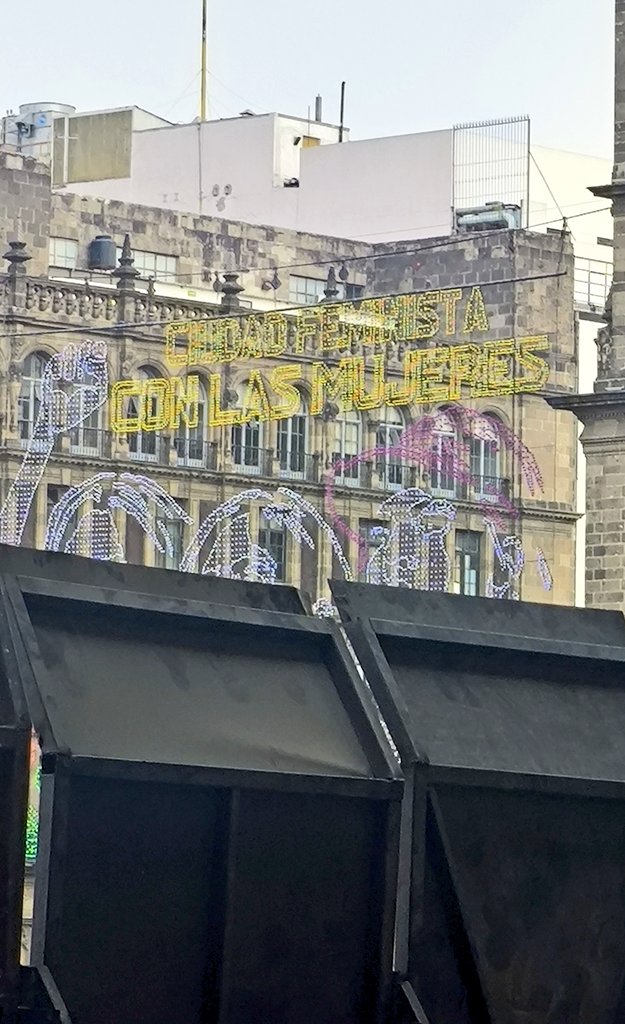 La China tweet media