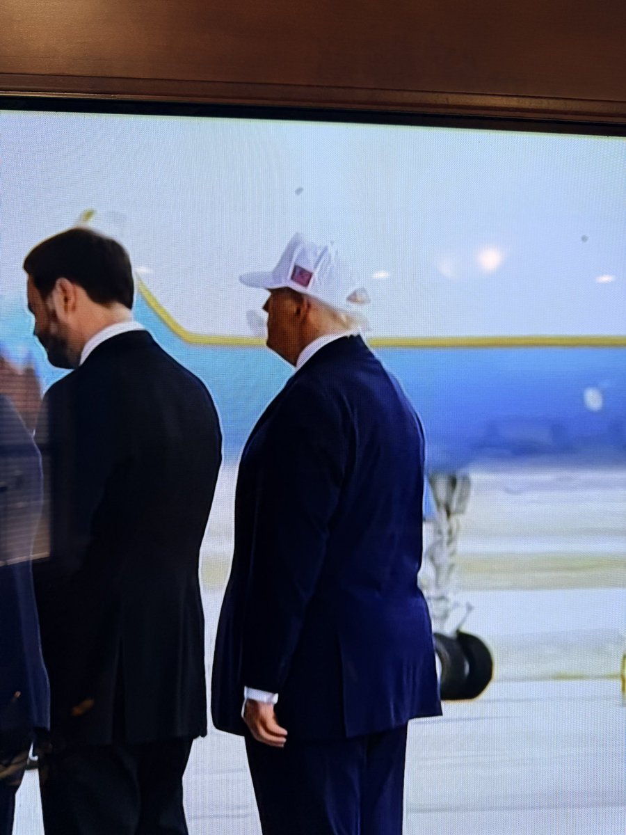 Angry Staffer tweet media