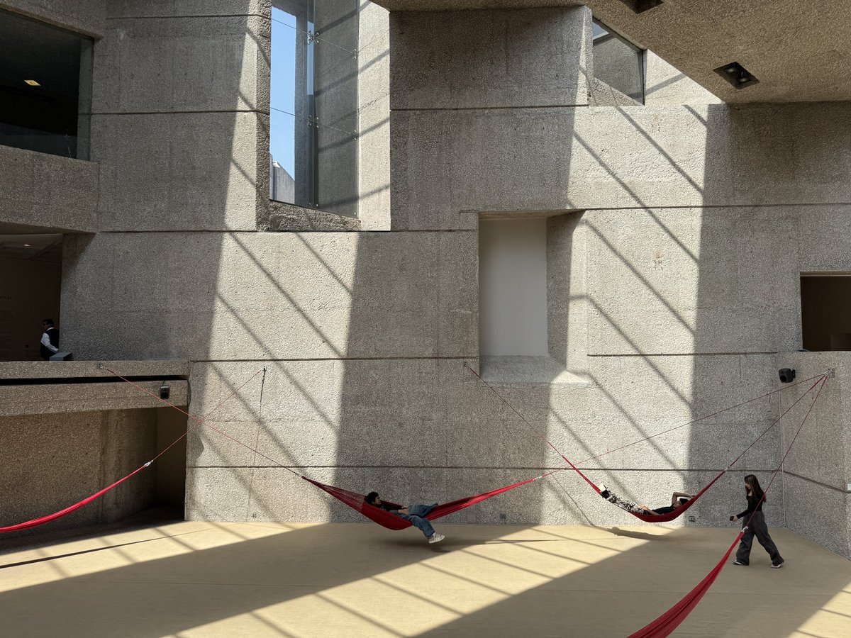 nmstudio_info's tweet photo. Museo Tamayo / Teodoro González de León + Abraham Zabludovsky
量塊感のあるブルータルな建築。これはただただかっこいい。。。 https://t.co/BtOJUjTBx0