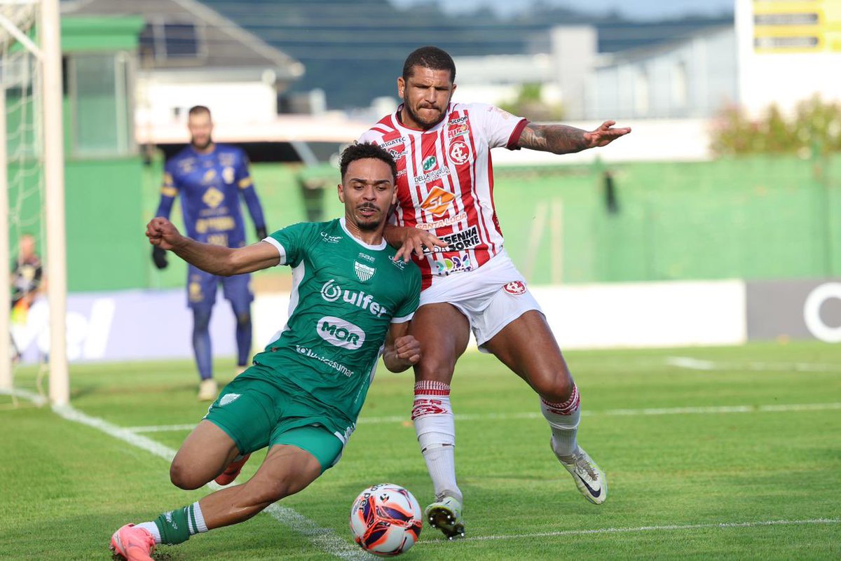 intersmoficial's tweet photo. O Inter SM encerrou sua participação no Campeonato Gaúcho com empate em 0 a 0 diante do Avenida, em Santa Cruz do Sul. 

📸 @luiskoppe.filho

#InterSM #Alvirrubro #Gauchão https://t.co/HCYNrEtEYW