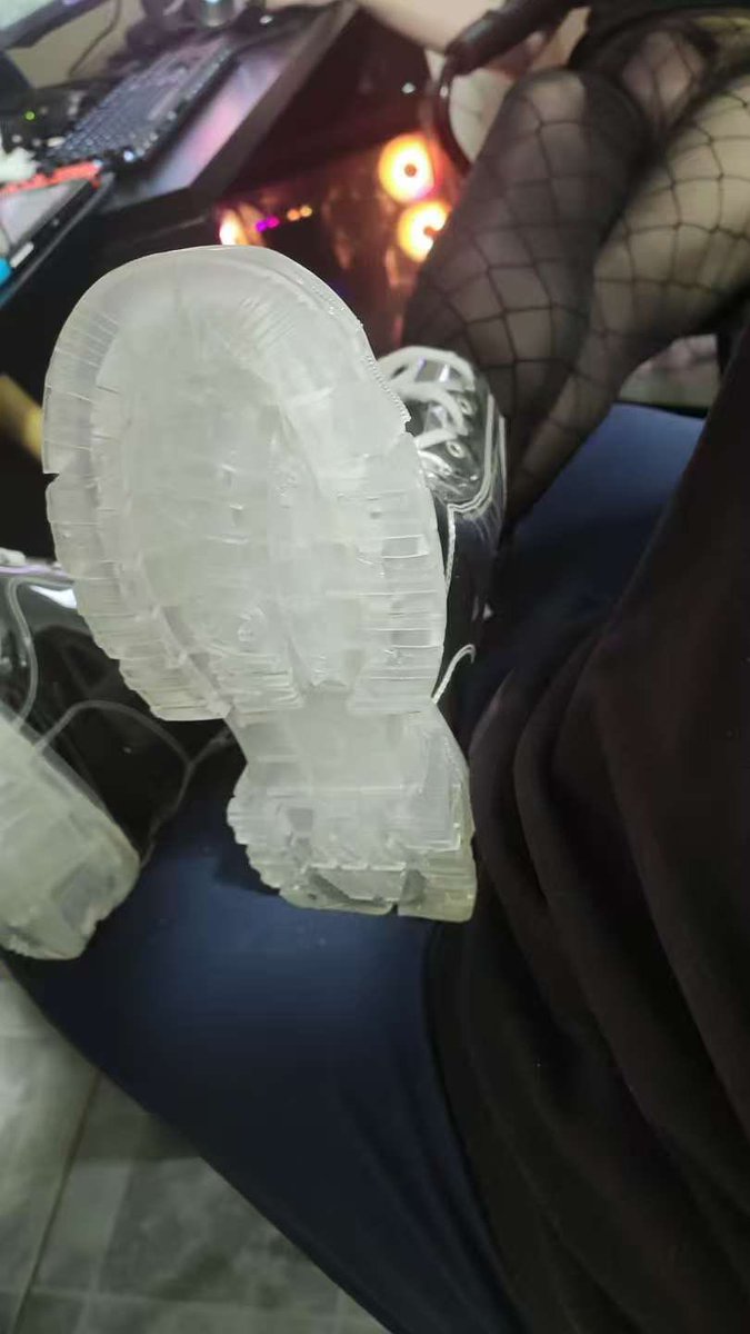 tompsinsky tweet media