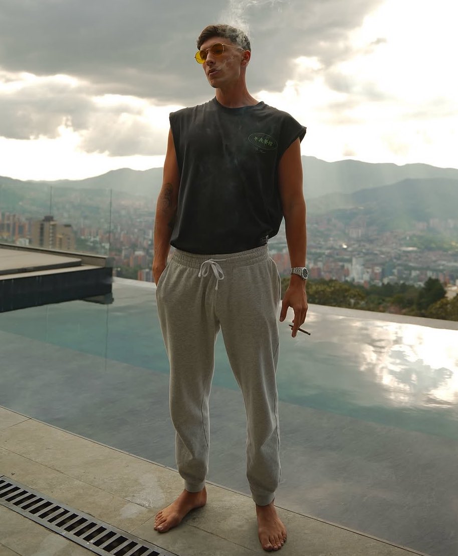 Luke Belmar 👽 tweet media