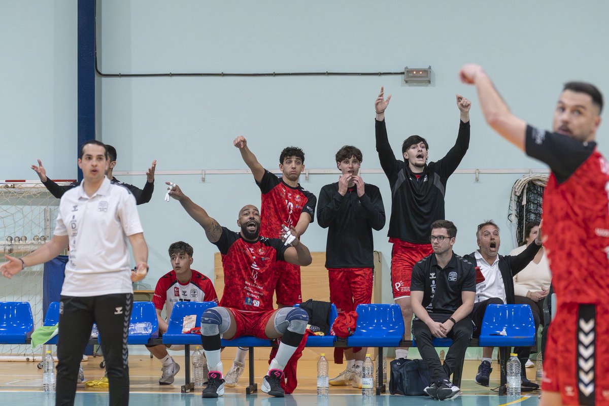 voleysanroque's tweet photo. ✅️ ¡VICTORIAAAA EN NUESTRO FORTÍN! ✅️

🙌 Triunfo por 3-1 ante @VoleibolLeganes para sumar +3 puntazos y seguir en la pelea. Gran trabajo de todo el equipo para sacar adelante un partido clave 💪

🔛Quedan 3 finales y les necesitamos, afición.
¡Vamos juntos hasta el final! 👏 https://t.co/BlcuDgSaaT