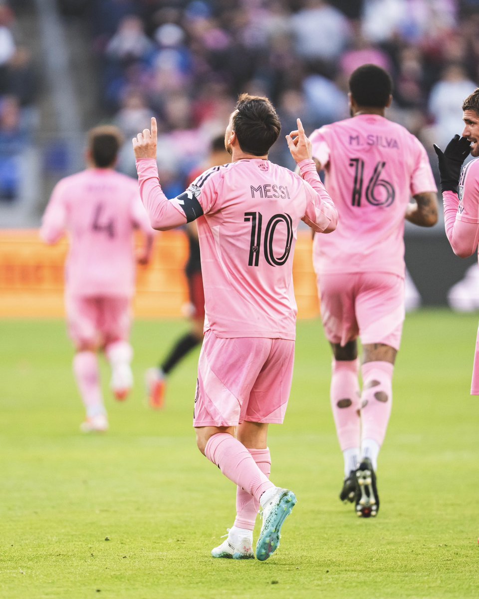 Lionel Messi 🇦🇷 en carrière :

🏟️ 1140 matchs 
⚽️ 899 buts
🅰️ 407 passes décisives 
1306 G/A.