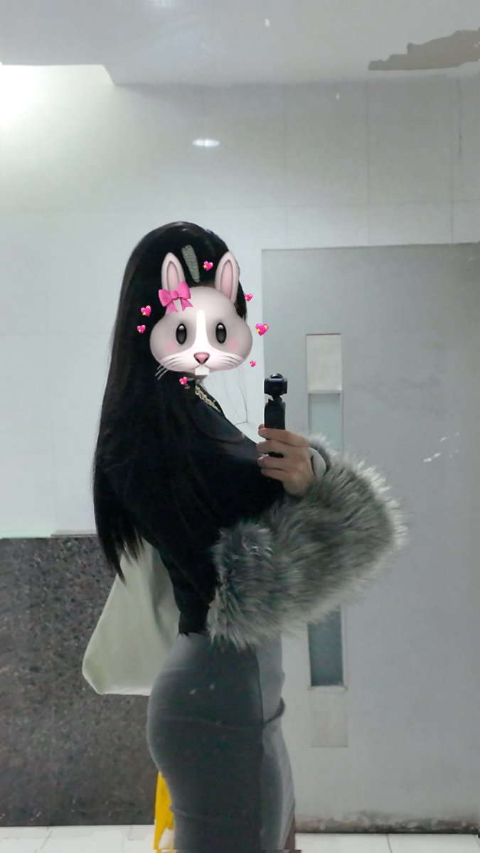 OYmuxue's tweet photo. 回时有两个人眼神直勾勾盯着我下面看，我说现在的人真是饿疯了。
后来发现自己射了一腿，而且裙子没提上来粉红内内全在外面露着🥲😭
#伪娘 #男娘 #露出 #cd #ts https://t.co/tKmkTcO3Im