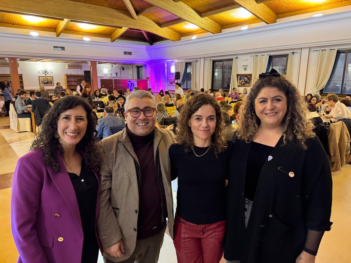 SocialistesInca's tweet photo. 💜Commemoram el #8M amb una vetllada molt especial: el sopar de la dona dels @SocialistesInca que enguany compleix 23 anys.
✊Reivindicam el feminisme com únic camí per avançar i és un gran orgull fer-ho acompanyats de més de 150 persones.
Avui i cada dia #IncaSomTotes! https://t.co/EKp0VaMW20