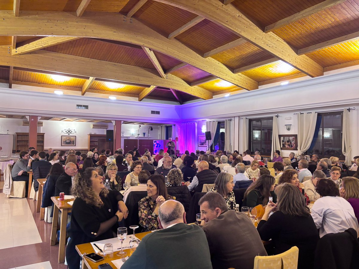 SocialistesInca's tweet photo. 💜Commemoram el #8M amb una vetllada molt especial: el sopar de la dona dels @SocialistesInca que enguany compleix 23 anys.
✊Reivindicam el feminisme com únic camí per avançar i és un gran orgull fer-ho acompanyats de més de 150 persones.
Avui i cada dia #IncaSomTotes! https://t.co/EKp0VaMW20