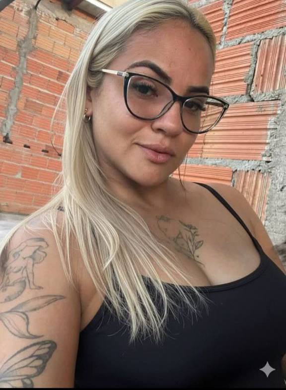 tiarosane43's tweet photo. Você acha que uma coroa de 47 anos com esse coropo ainda consegue arrumar um namorado? 😪 https://t.co/b4hWAcjxZt