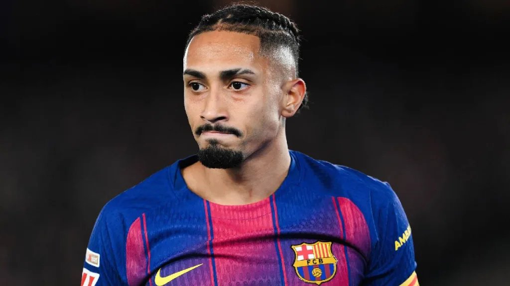 BarcaUniversal's tweet photo. 🚨 Raphinha: "It was difficult to play on this pitch. The team had great quality and many players to decide the match at any moment."

"It's a good win and three important points that maintain the gap." https://t.co/PhPiwKWRAv