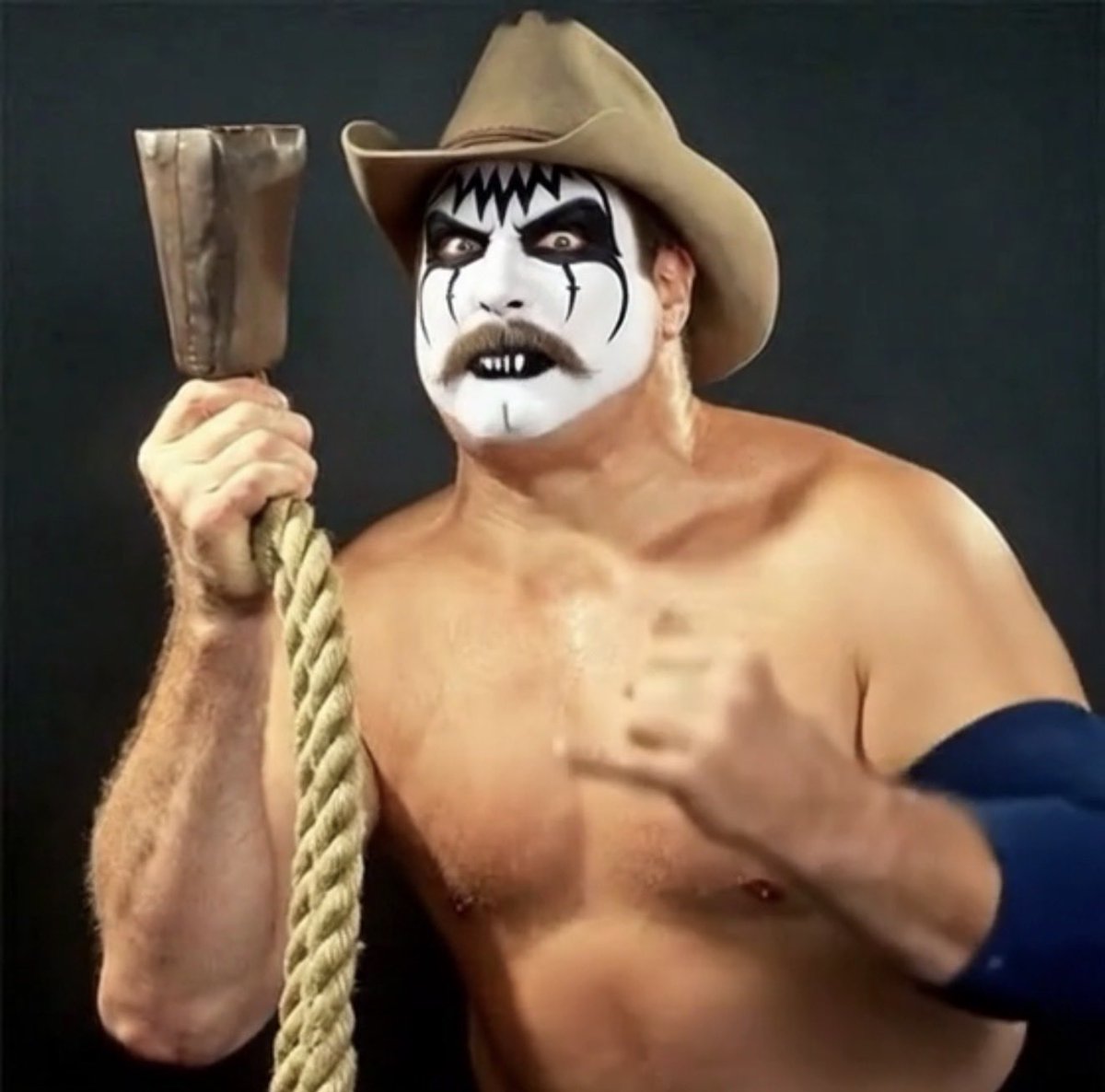 Lash LeRoux tweet media