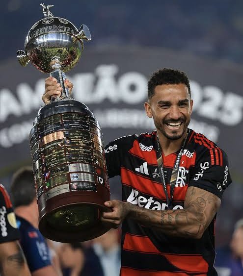 A fine stagione #Danilo, con ogni probabilità saluterà il #Flamengo: il ritiro al calcio giocato si avvicina, con il difensore propenso ad avviarsi alla carriera dirigenziale.

Un palmares da invidiare nel corso della sua carriera da calciatore