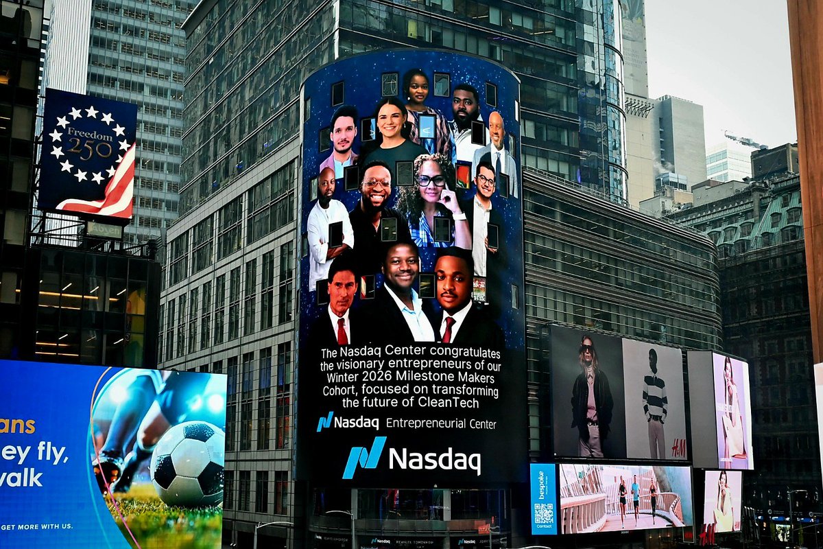 IBrahimAfd10's tweet photo. @greenova8 lit up Times Square on the @Nasdaq screen.

The AI revolution need more electricity than most countries produce.

Every data centre. Desperate for green power.

Yet 99% of people can't invest
We fixed $100. Own the infrastructure. Earn monthly
https://t.co/iWUHU8xASx https://t.co/XtEowGnKKs