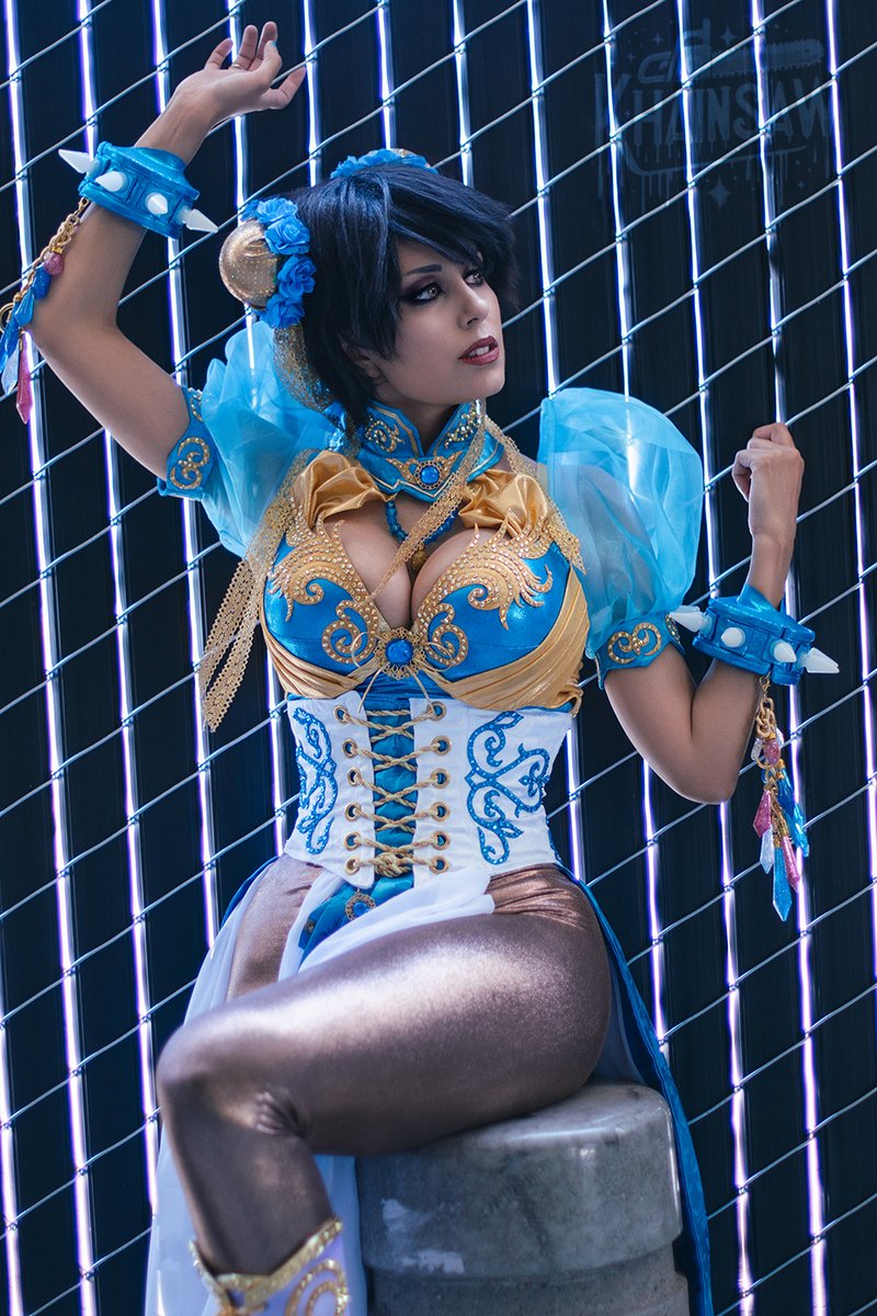 KhainsawCosplay's tweet photo. My superpower is that I can stand in front of fences or striped walls without them bending behind me. 
#streetfighter 
Design: Razvan-Sedekiah https://t.co/1PRbDJCCRF