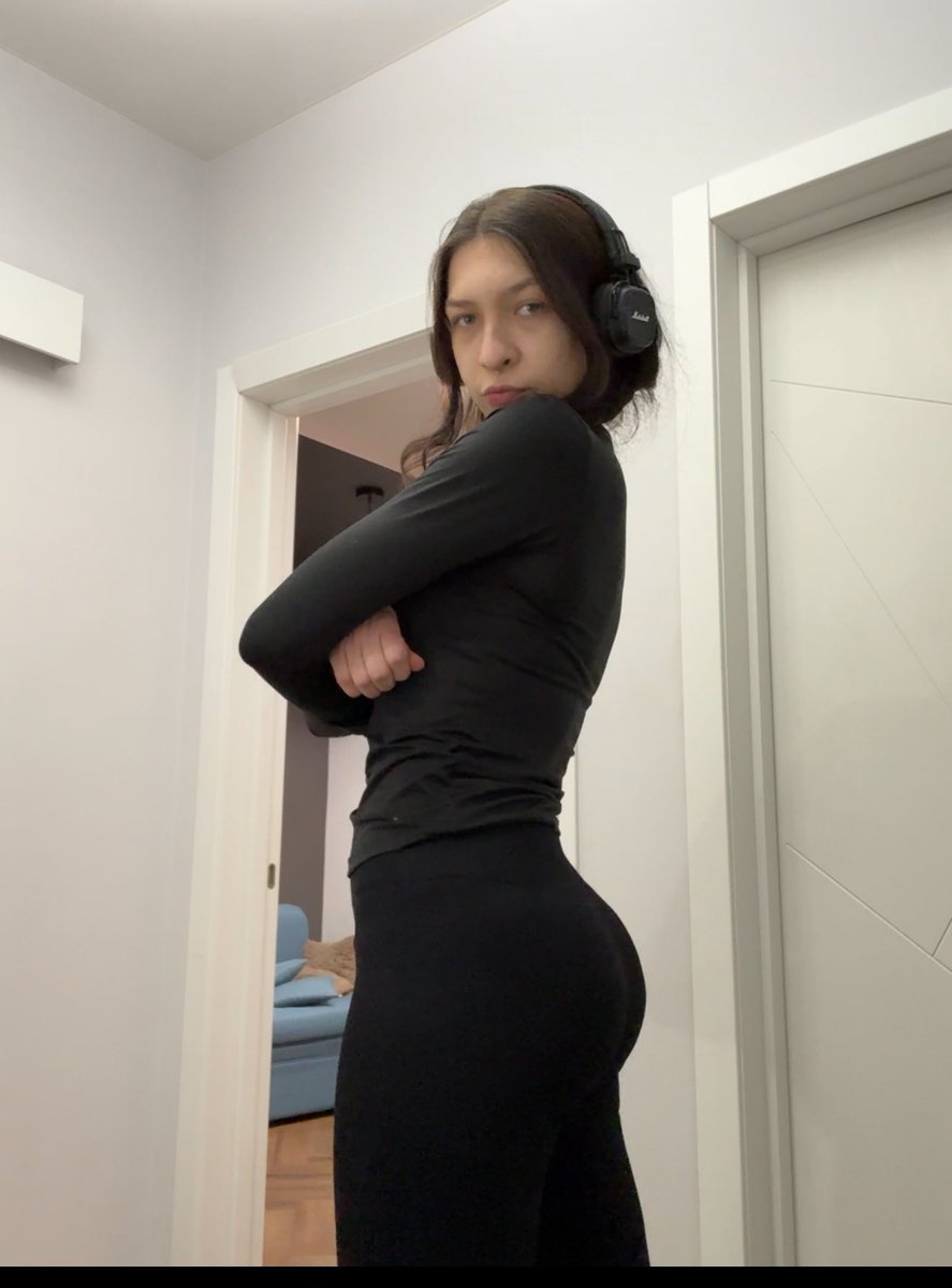 SarahLeksy's tweet photo. im a muscle mommy now https://t.co/zK4TmlnS59