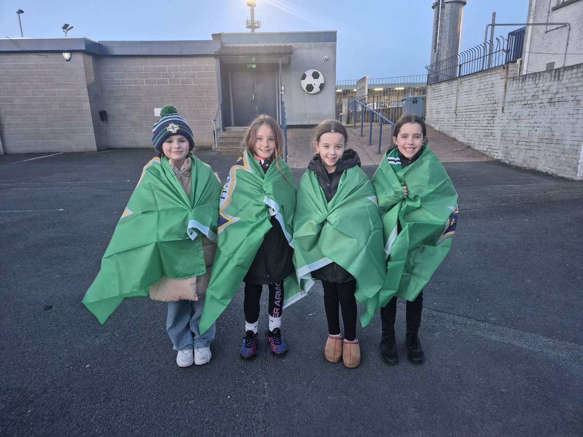 Deborah_08's tweet photo. @NorthernIreland Girls loved the match tonight #GAWA 💚💚 https://t.co/A588l63N3y