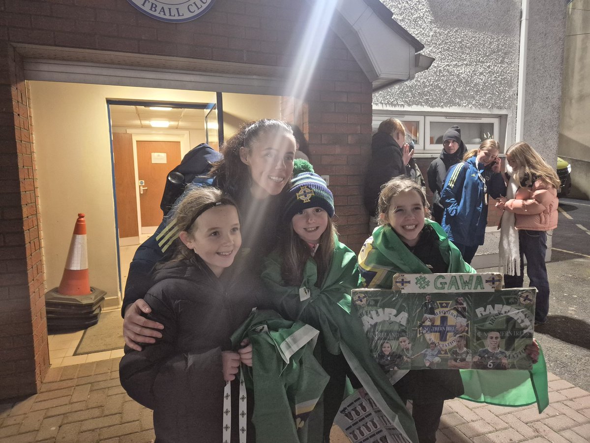 Deborah_08's tweet photo. @NorthernIreland Girls loved the match tonight #GAWA 💚💚 https://t.co/A588l63N3y