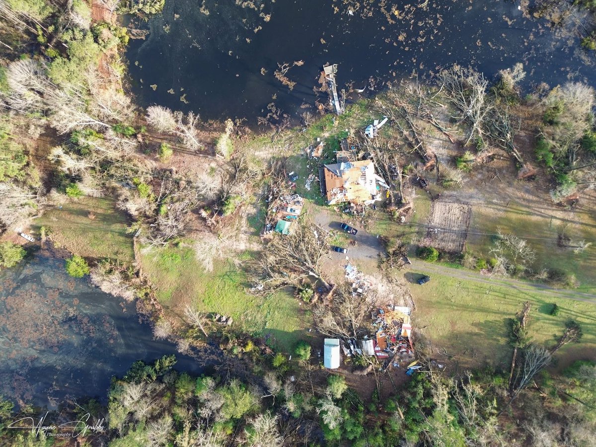 jakelambright's tweet image. DRONE PICTURES | MARION COUNTY: Wayne Grubbs shared these drone pictures with KSLA out of Marion County today. You’ll notice several homes have extensive damage from the likely tornado. 

If you zoom in on the third picture, you’ll notice downed trees. There are many trees still