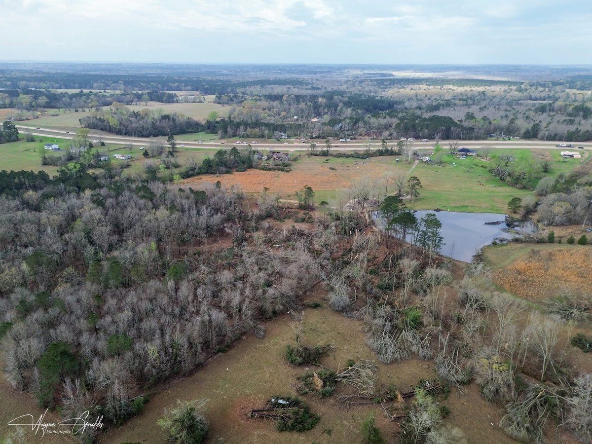 jakelambright's tweet image. DRONE PICTURES | MARION COUNTY: Wayne Grubbs shared these drone pictures with KSLA out of Marion County today. You’ll notice several homes have extensive damage from the likely tornado. 

If you zoom in on the third picture, you’ll notice downed trees. There are many trees still