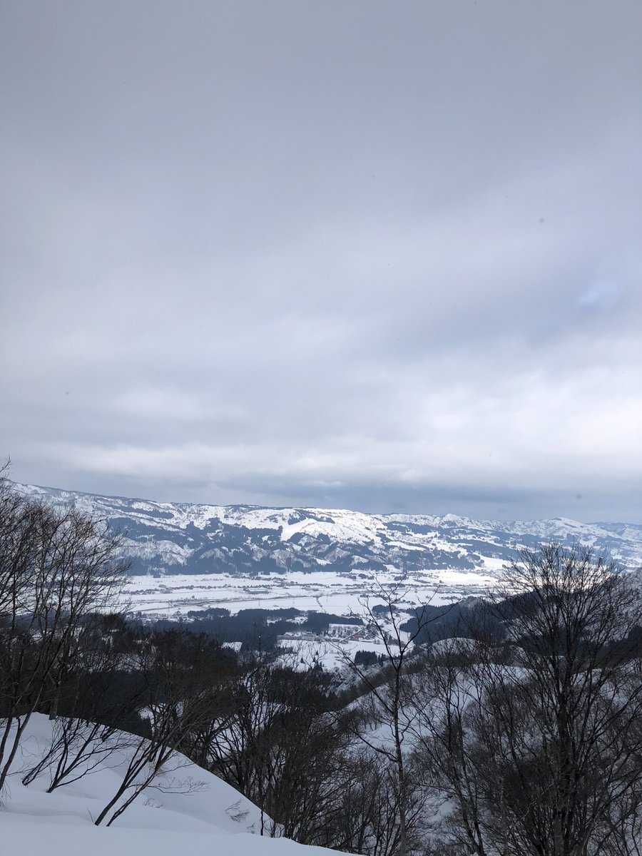 maruhan_s's tweet photo. こんにちは
厚木店の門倉です✨

スノボをするために新潟にいってきました🎿
今年は暖冬のため雪があるか不安でしたが
積雪は問題ありませんでした⛄

天気にも恵まれて良い休日になりました😆 https://t.co/tR9A1Dr7Ph