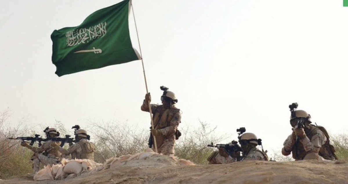 أمن الوطن خط أحمر ..

جنودنا البواسل في البر والجو والبحر  .. عيون ساهرة لحماية حدود الوطن من المعتدين 
🇸🇦🇸🇦

#وطن_تصونه_سواعد_الرجال