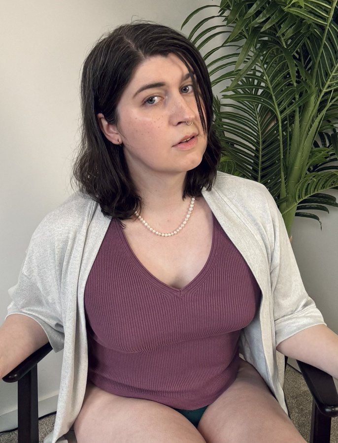 TranskimberlyA's tweet photo. That soft milf build sure is coming through a lot stronger now 😅 https://t.co/MeG6HvagW5