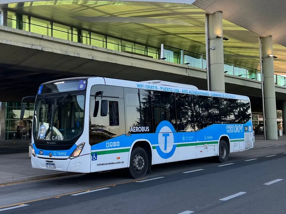 guielopez's tweet photo. #Transporte #Cordoba
🚌Desde mañana, Tamsau (Ex #Tamse) reducirá al máximo su funcionamiento los días domingos.
Solo utilizará dos colectivos a GNC para operar los servicios al aeropuerto (foto), entre las 7 y las 23.
Los trolebuses no funcionarán. https://t.co/beKct5OuJF