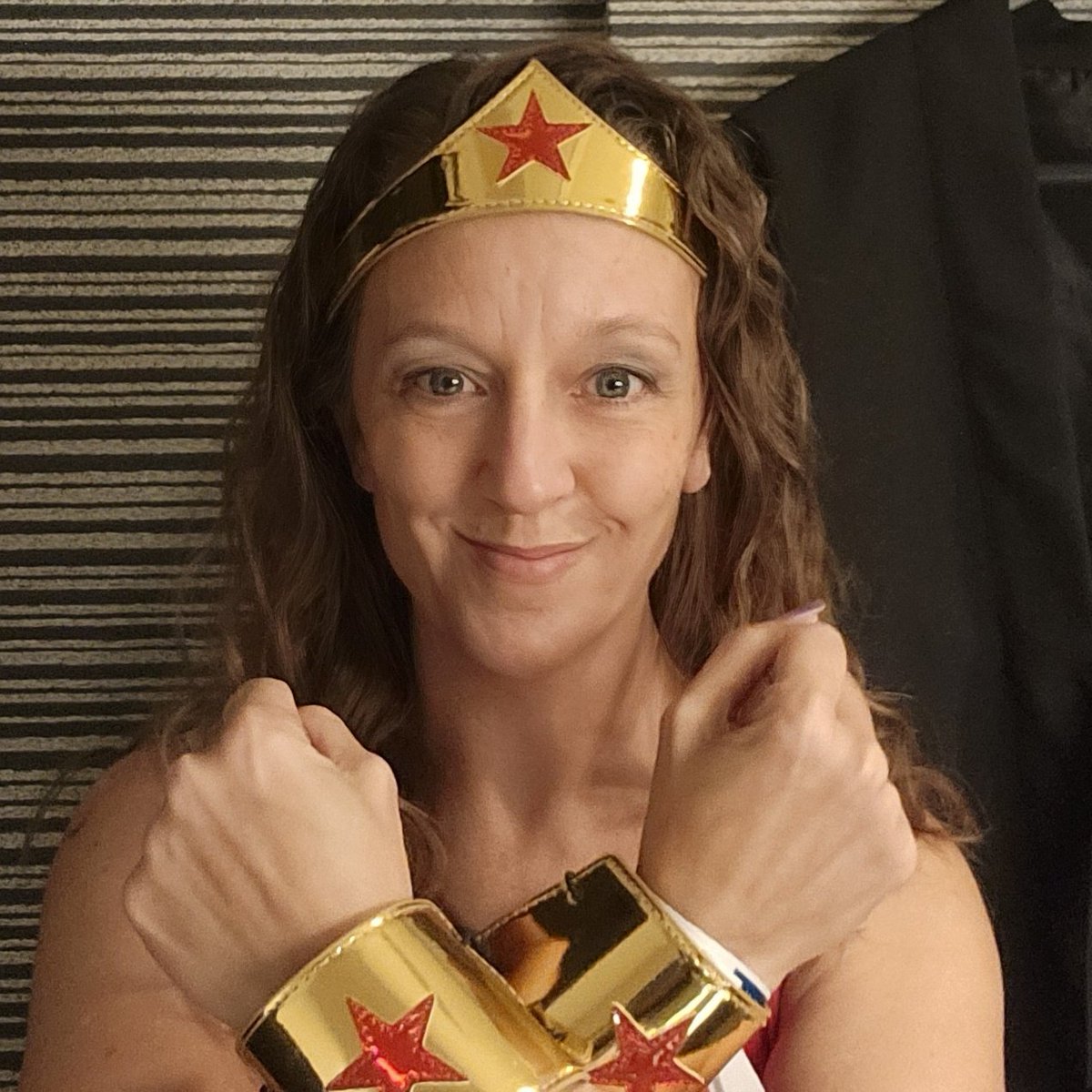 Forrunningoutld's tweet image. #NewProfilePic Race by race. I will fulfill by dreams. #runnersoftwitter #womensrunningcommunity #sixstarjourney @WMMajors