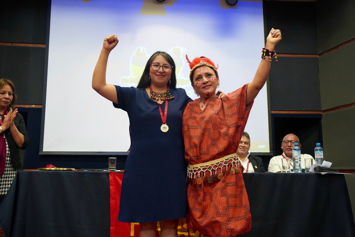 RuthLuqueIbarra's tweet photo. Dialogamos con mujeres de @FENTASE expusimos prupuestas y ratificamos que sin mujeres no hay nación. Seguimos en la defensa de los derechos de las mujeres trabajadoras #8M #LopezChauPresidente #SenadoNacional #EscribeEl8 https://t.co/Xtheqj8TpH