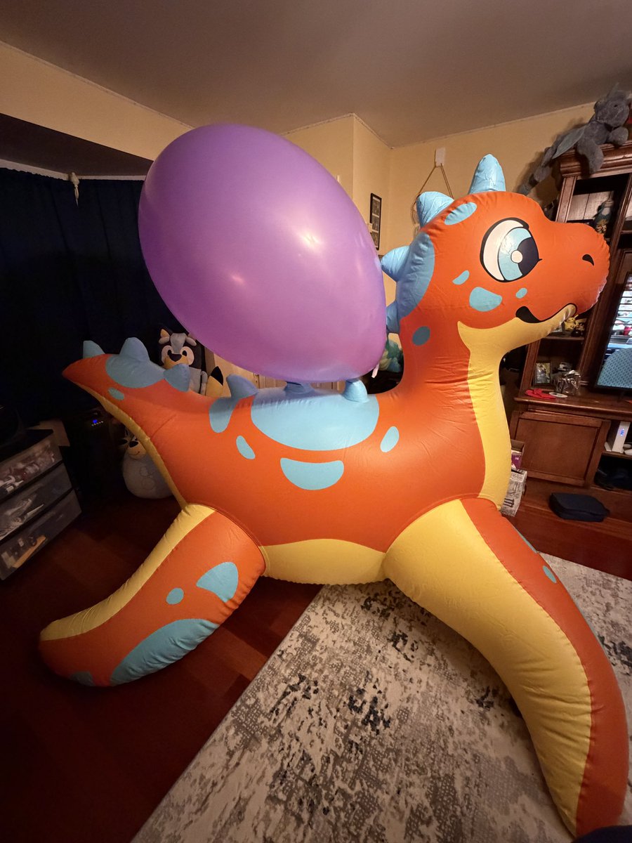 Squeaky Candy Wuff 🎈 tweet media