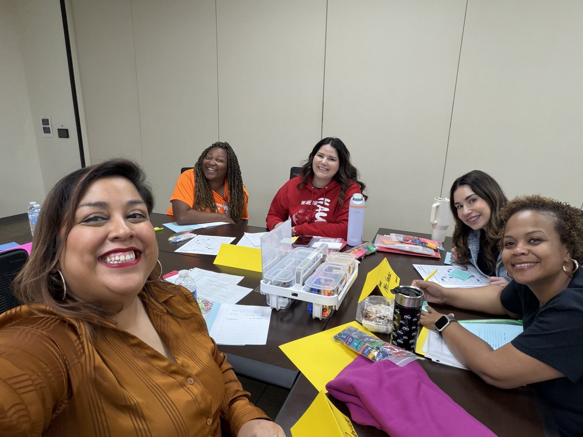 Sandy Yanes tweet media