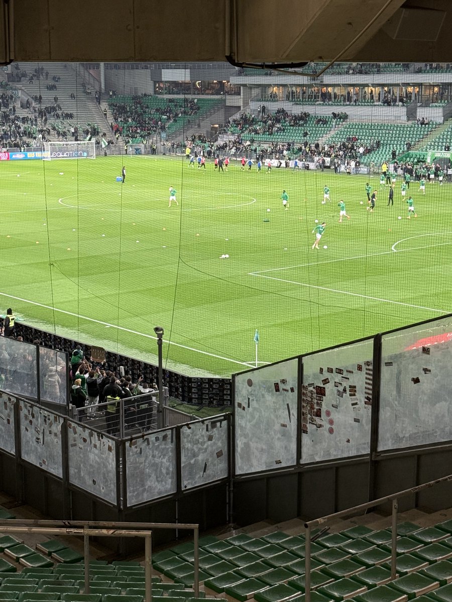 titi754's tweet photo. première à ST Etienne aller Redstar 💚 https://t.co/fk5w2E3jg6