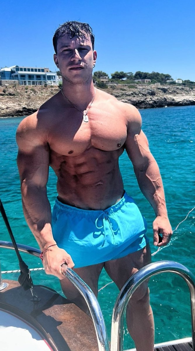 liveformuscle tweet picture