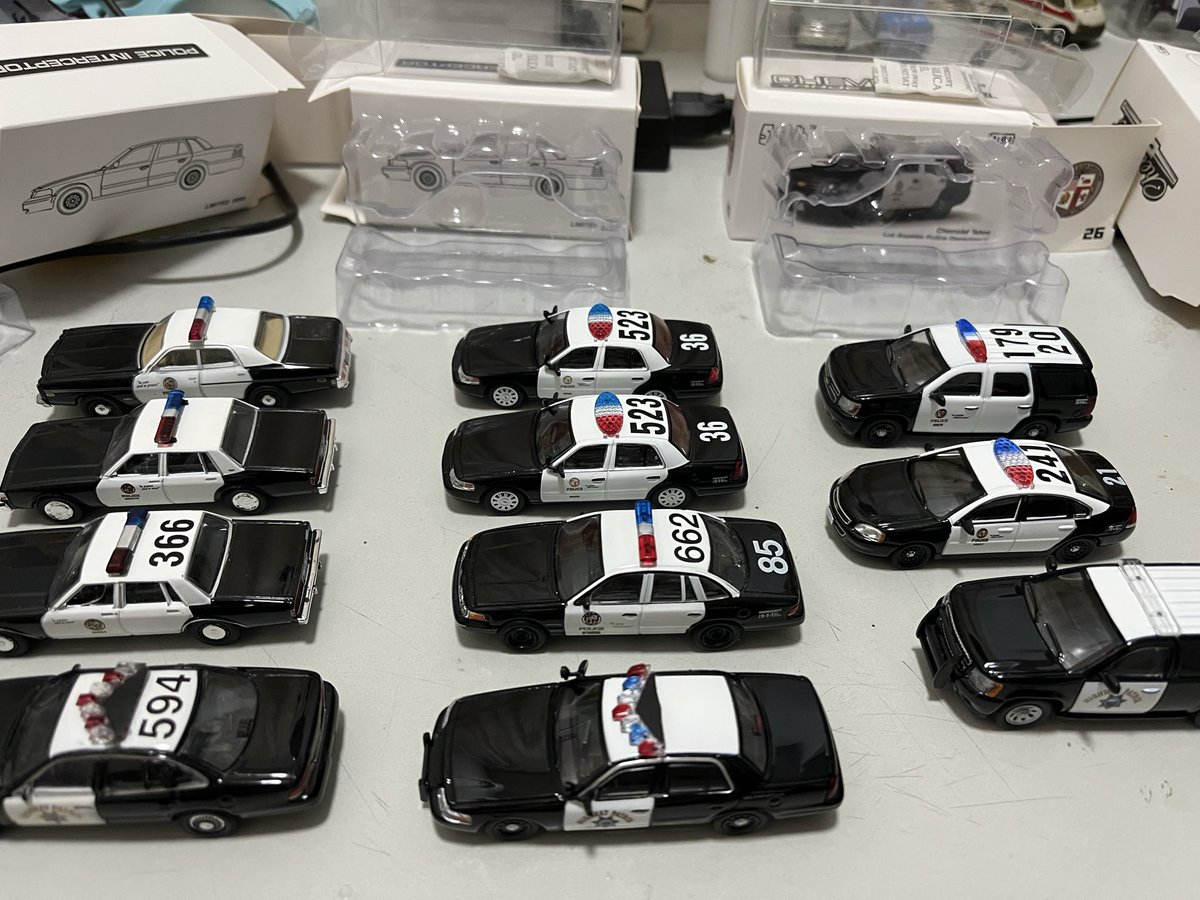 lxn1345295's tweet image. 一些596和绿光出品的洛杉矶警车模型
#greenlight  #64scale