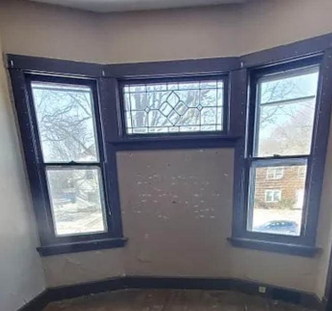 oldhouseunder50's tweet image. $41,750 Cheapest House of the Day! c.1909 #Illinois 
#duplex. oldhousesunder50k.com/c-1909-illinoi…