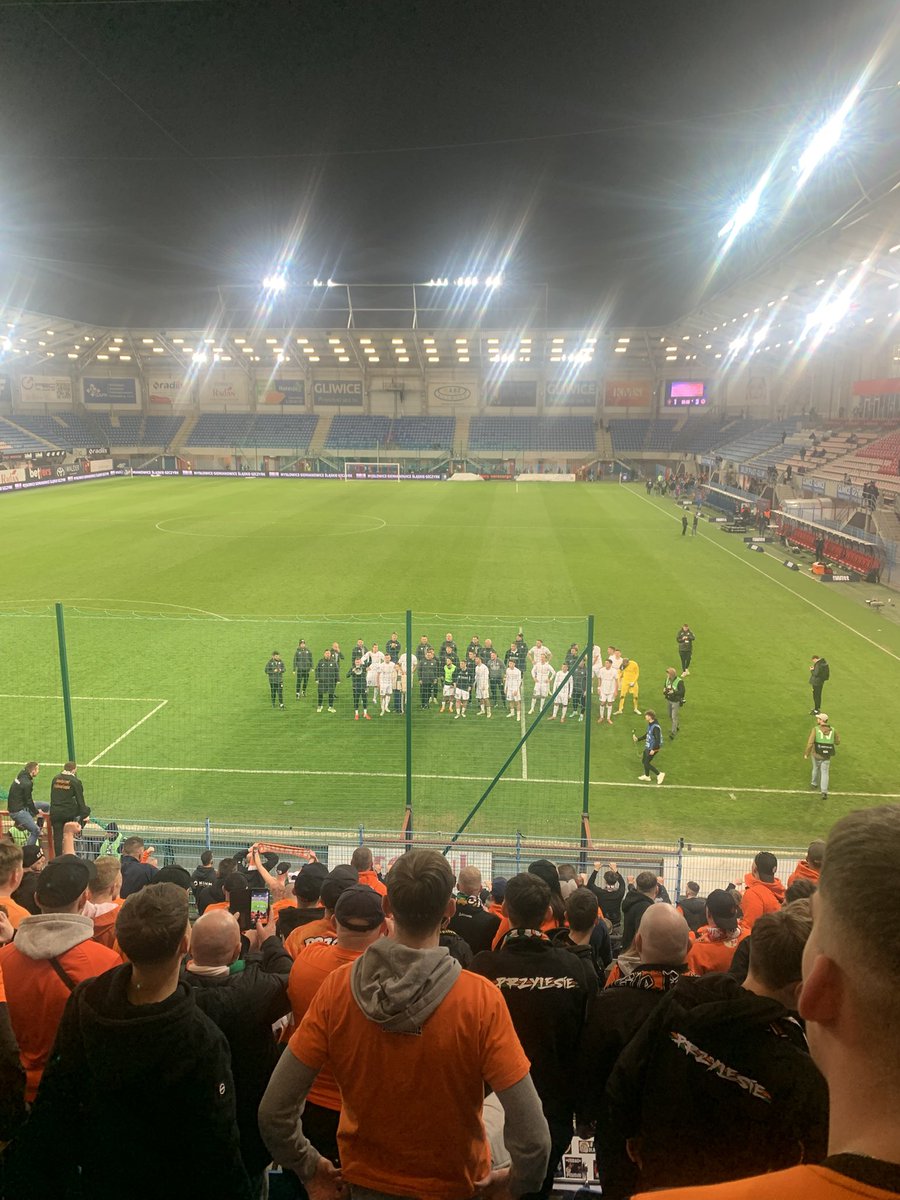 LIDERA MAMY!🇨🇮
Wszyscy po paszporty!
#twitterzl #PIAZAG