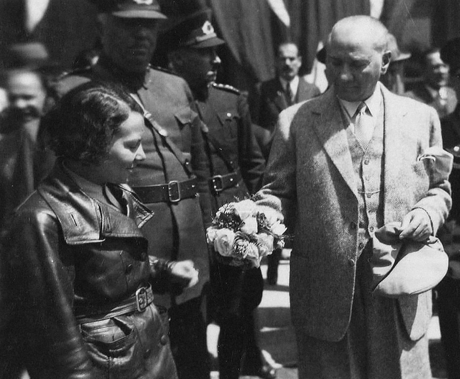 "Şuna inanmak gerekir ki, dünya yüzünde gördüğümüz her şey kadının eseridir."(Atatürk,1923)

#8MartDünyaKadınlarGünü