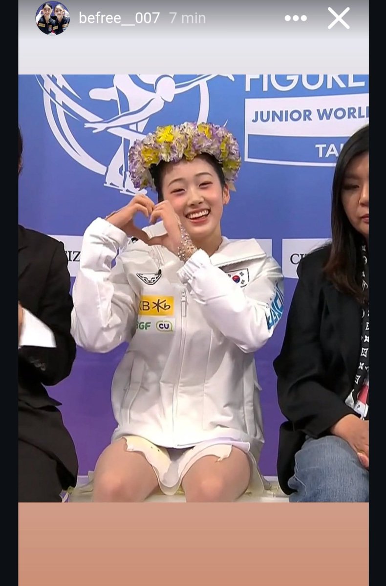 Via befree__007 IG stories 

That smile is precious. 
I'm so glad I went all in, painted all 36 single flowers and made that flower crown for Jiyu Huh 🇰🇷

💛💜