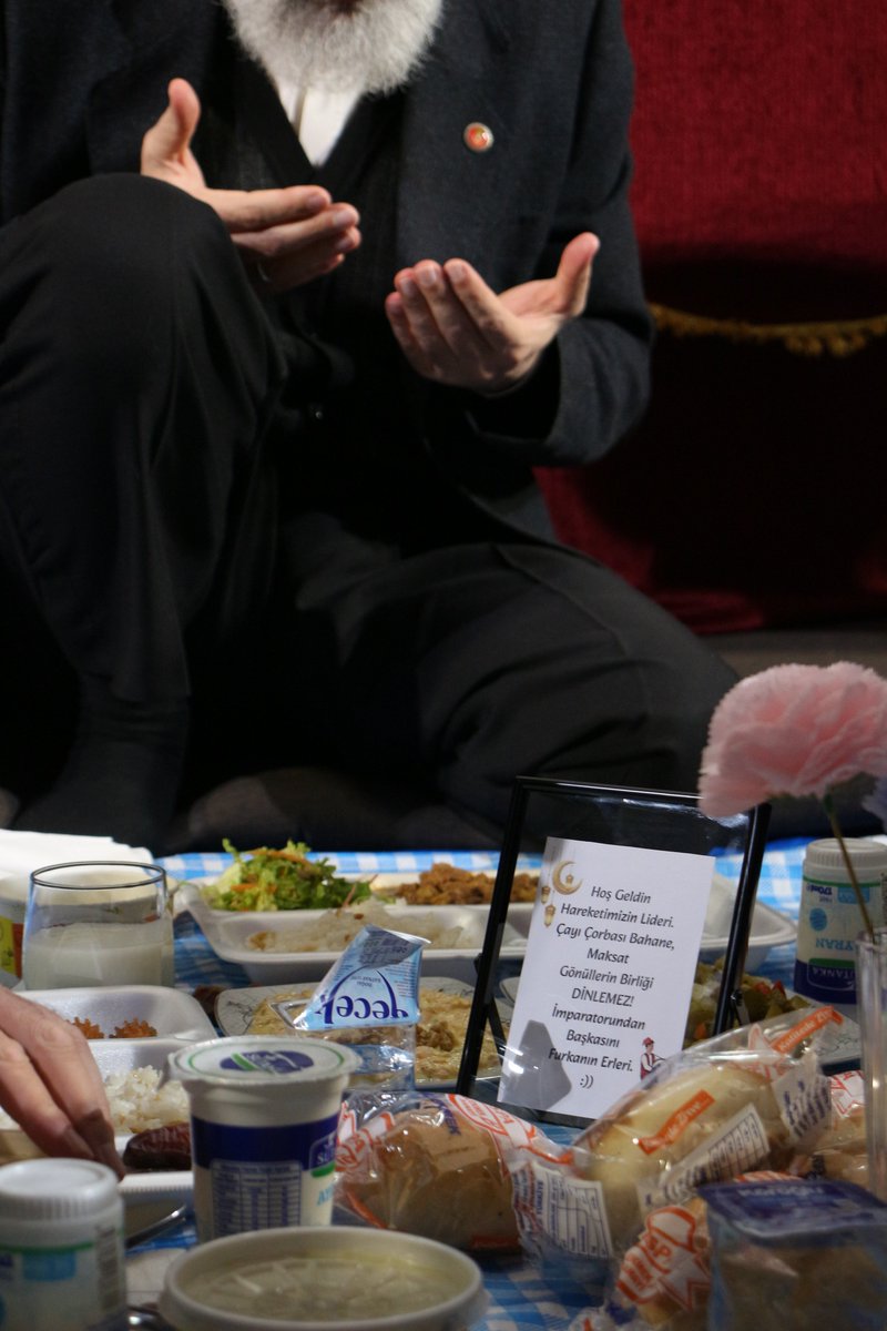 "Hoş geldin, hareketimizin lideri. Çayı çorbası bahane, maksat gönüllerimizin birliği."

#AlparslanHocaAnkarada
#RamazanRuhunuYaşat